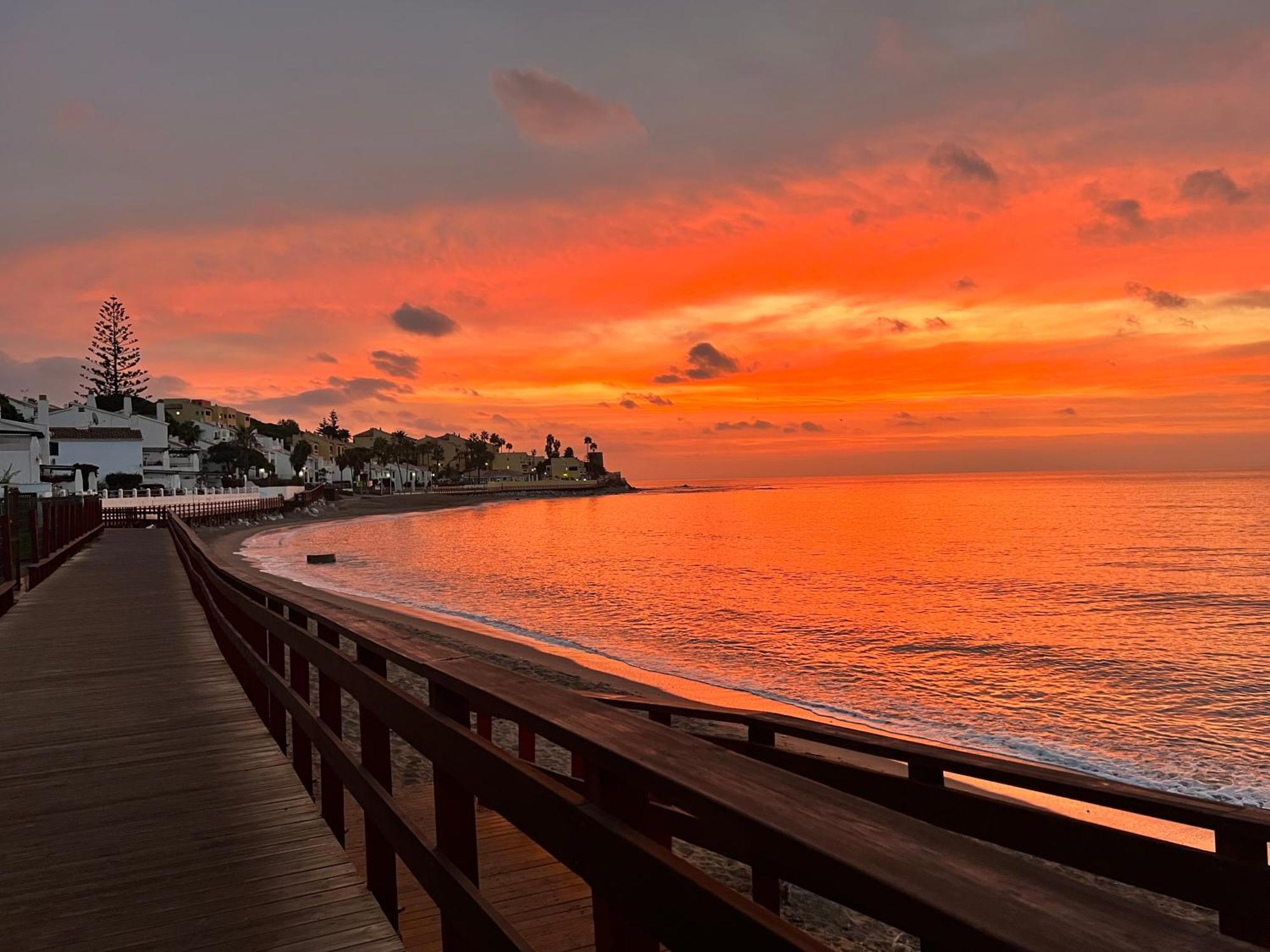 Marbella Beachfront - Beachside Apartment With Stunning Sea Views Екстер'єр фото
